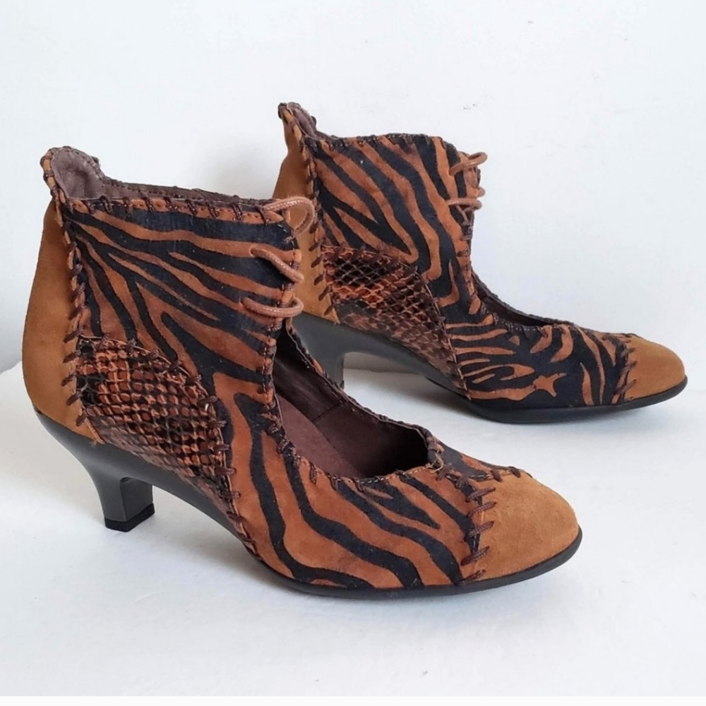 HELLE COMFORT Shoes Low Heel Ankle Bootie Animal Print Snake Tiger Zebra